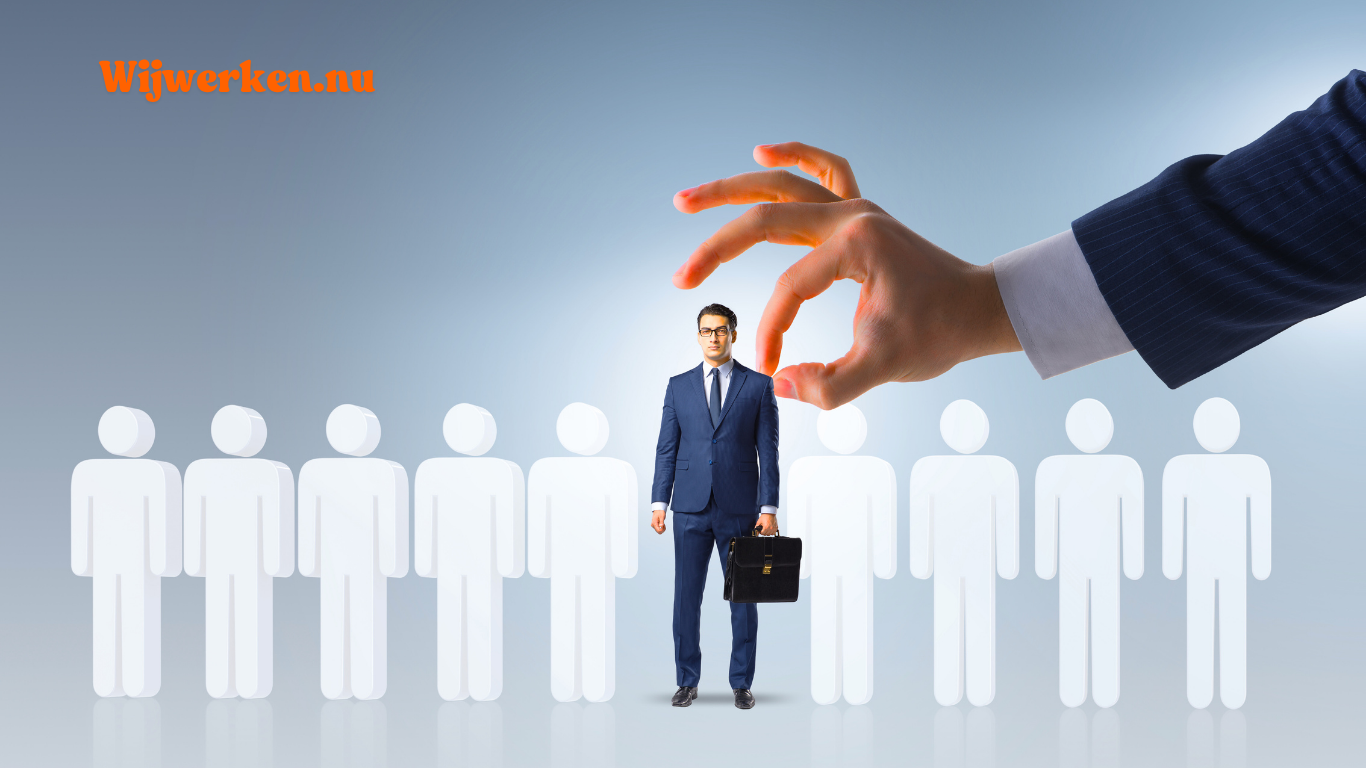 Hand kiest zakelijk geklede man uit rij kandidaten – werving en selectieconcept van Wijwerken.nu